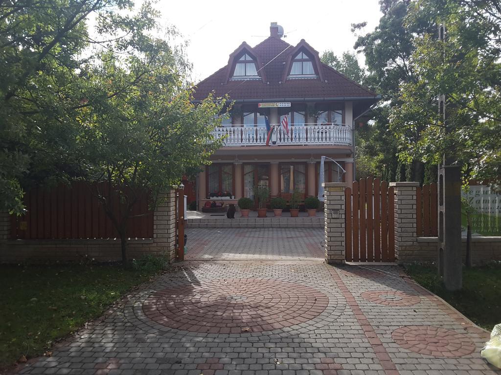 Dessewffy Guesthouse ซามาร์ดี ภายนอก รูปภาพ